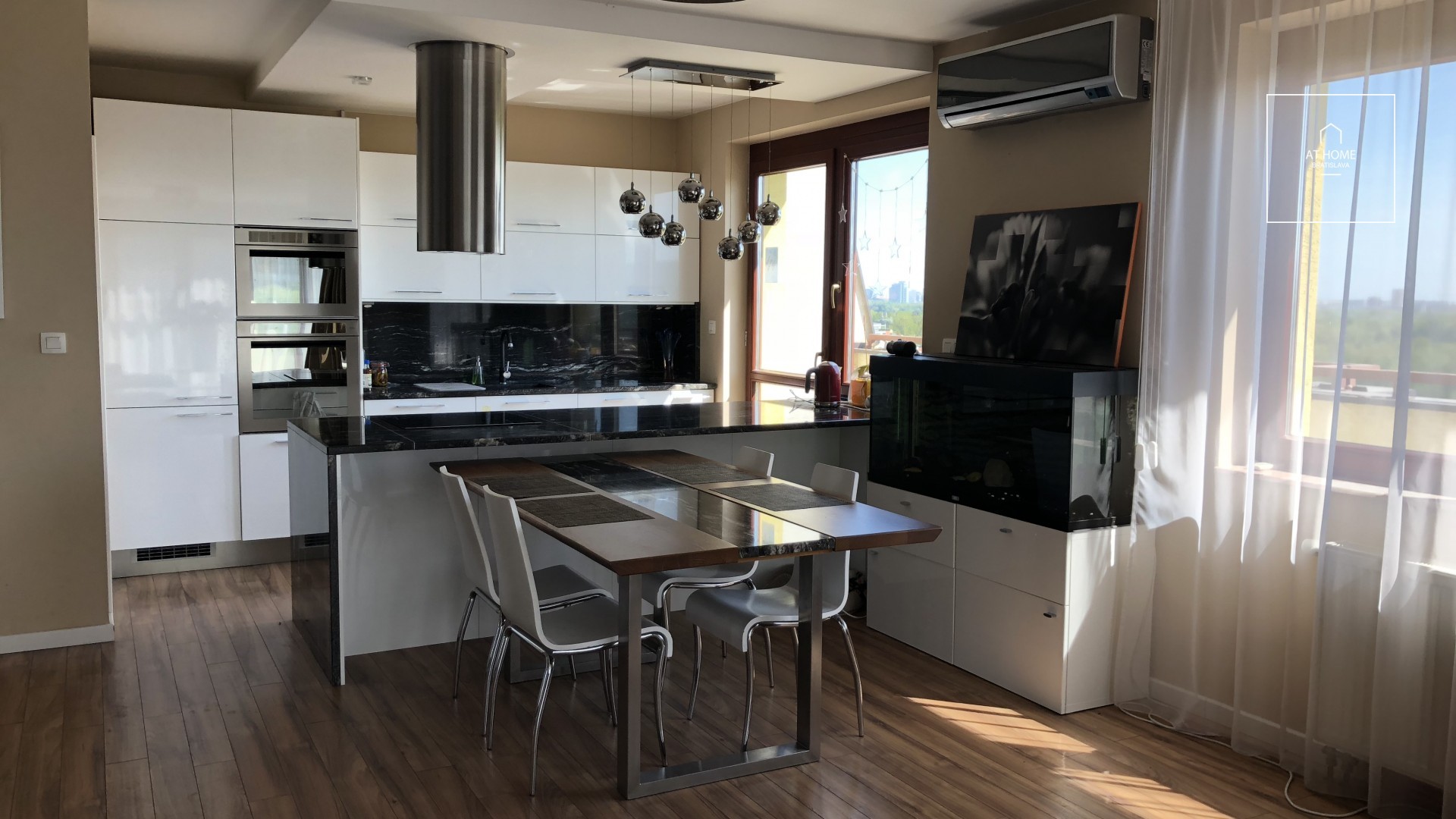 Mixed metals kitchen