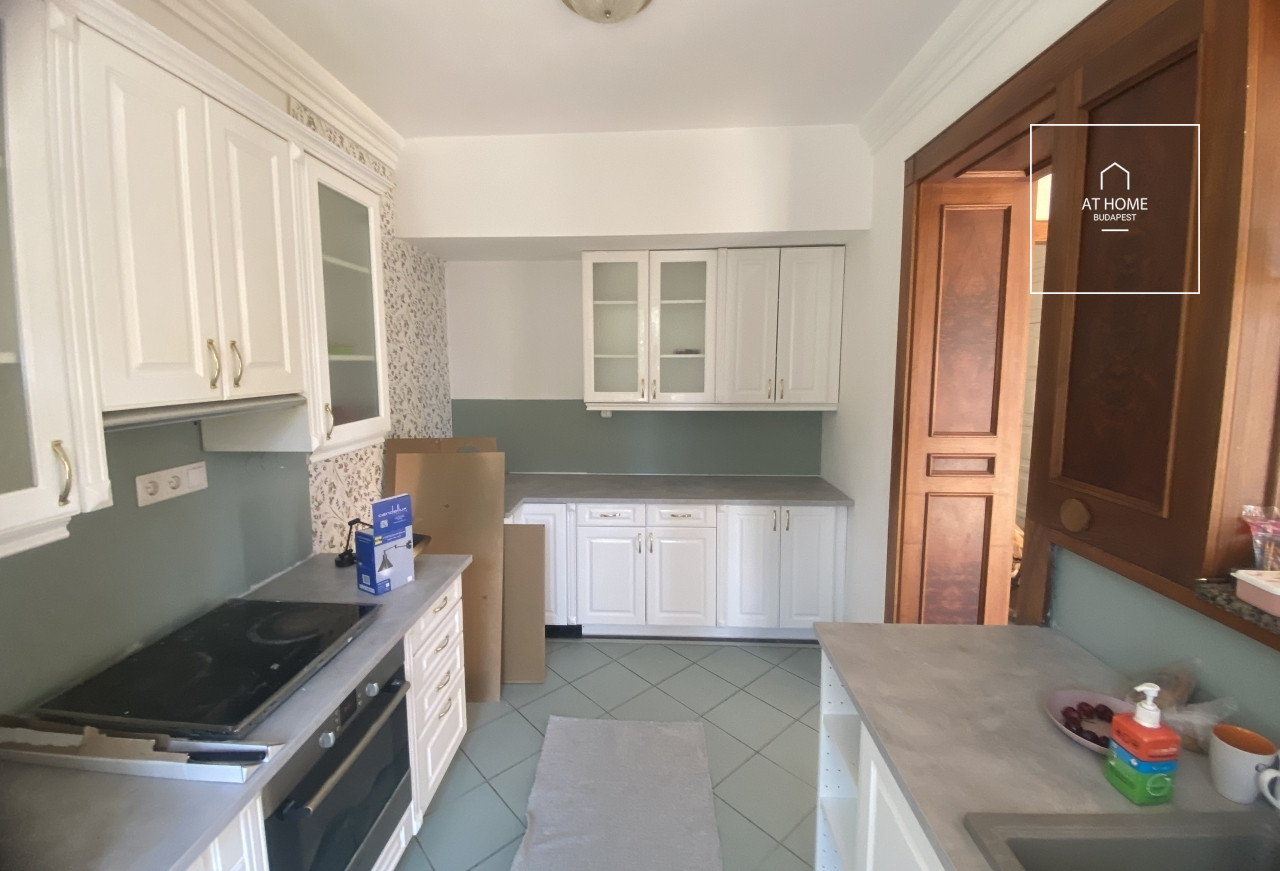 Panorámás családi ház Testvérhegy egyik legszebb részén, III. kerület, Budapest