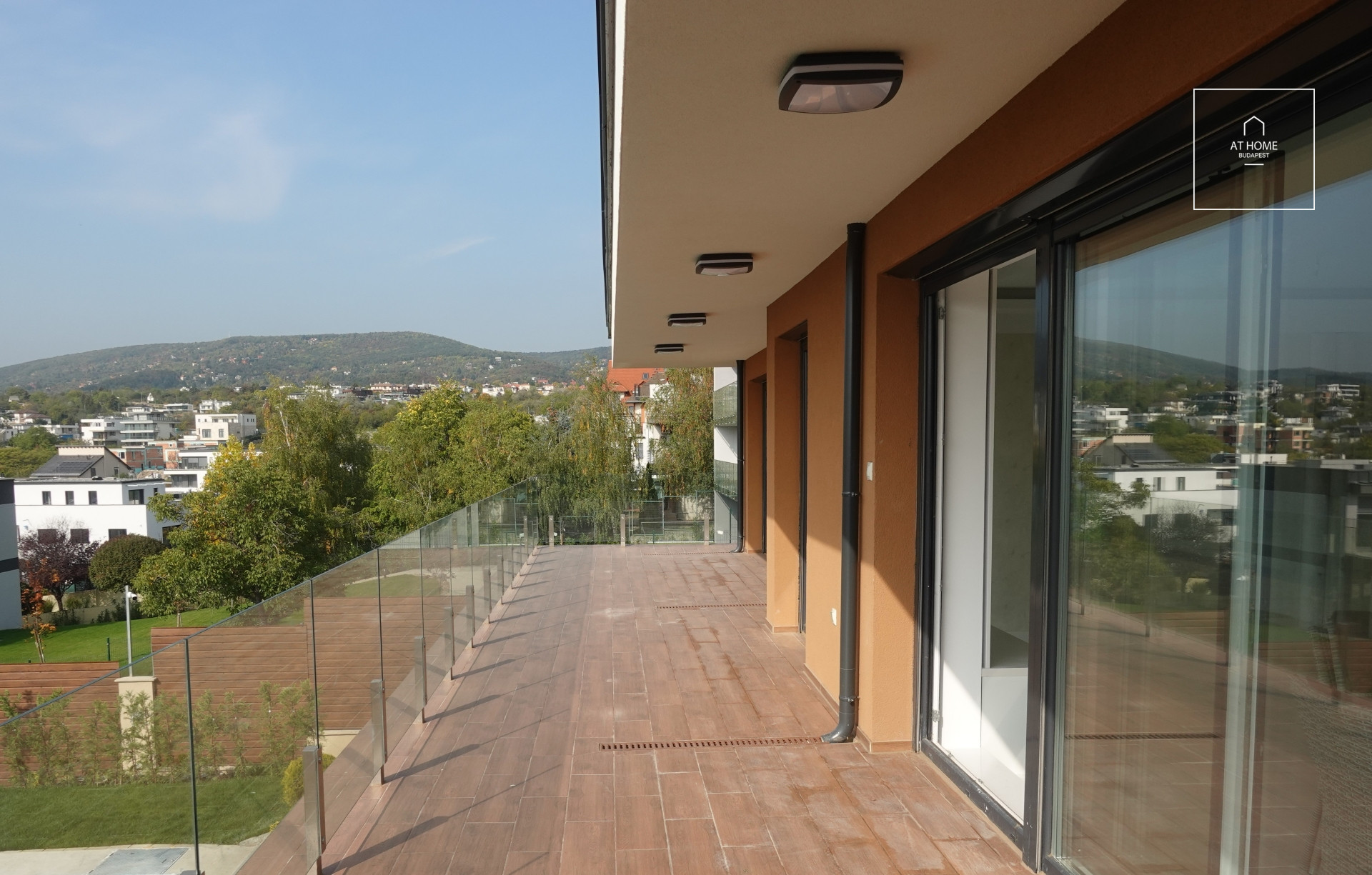 Panorámás, újszerű lakás eladó, Budapest, 11. kerület, Madárhegy
