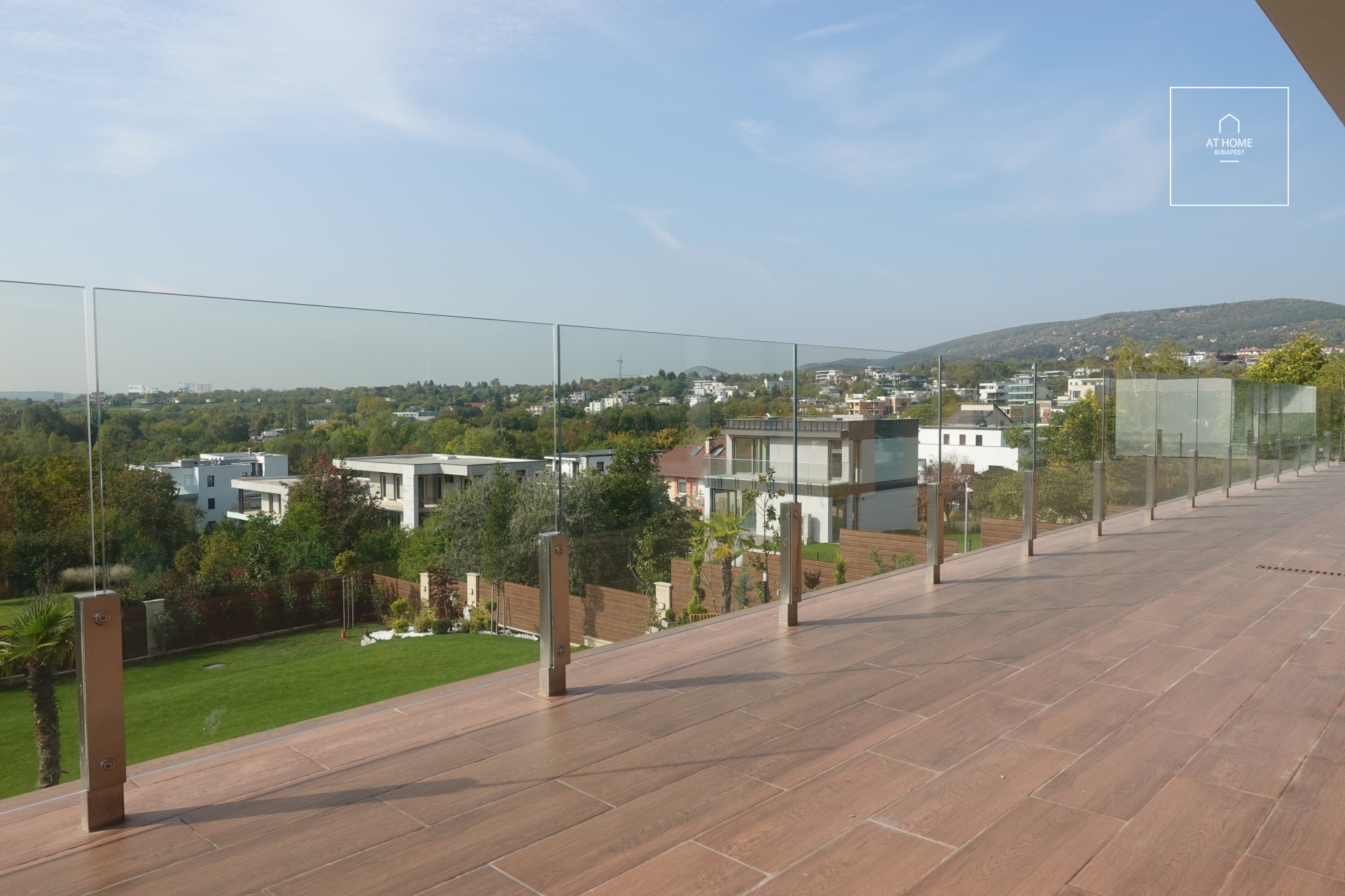 Panorámás, újszerű lakás eladó, Budapest, 11. kerület, Madárhegy