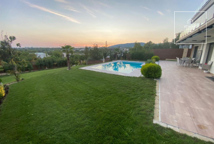 Exkluzív, újszerű 3 lakásos társasház eladó a XI. kerületben, Gazdagréten – prémium kivitelezés, panoráma, medence