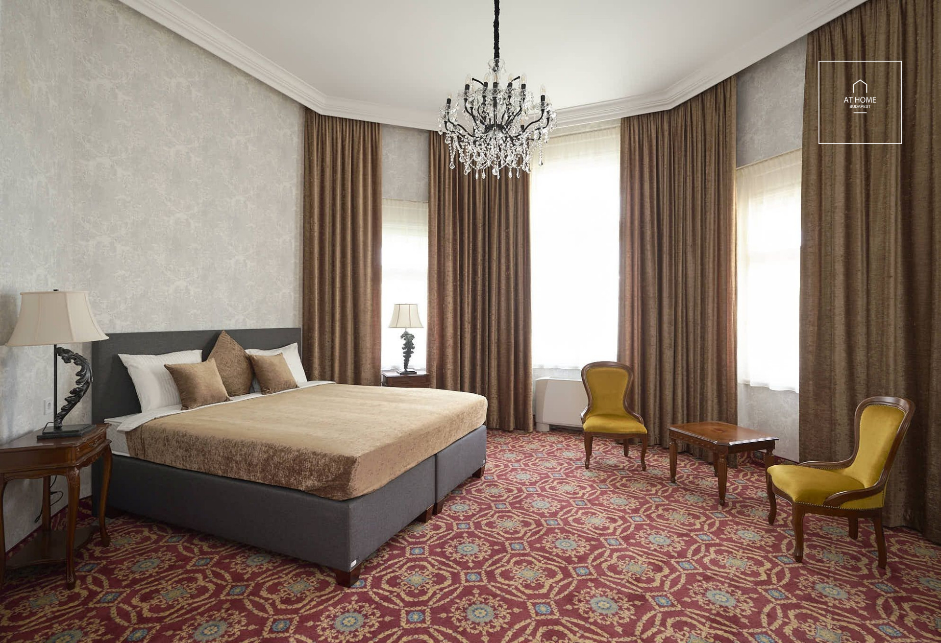 Exkluzív 350 nm duplex luxus lakás tetőterasszal Budapest elegáns neoreneszánsz palotájában a VI. kerületben