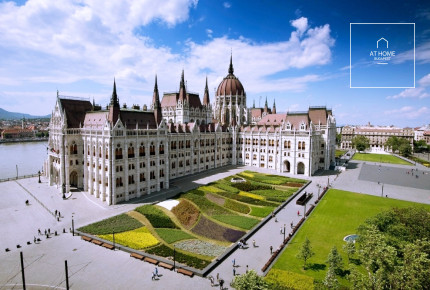 Luxury apartment overlooking the Danube and the Parliament in the 5th district of Budapest, Lipótváros