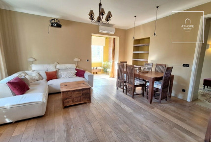 Renovated three-bedroom apartment for rent in Budapest, District I, Naphegy
