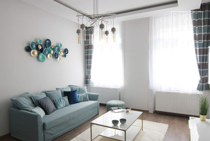 Refurbished 3-bedroom apartment for rent in the Palace quartier