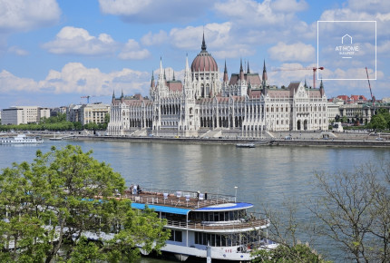 Renovated apartment with panoramic view of the Danube in an outstanding location, District I, Víziváros