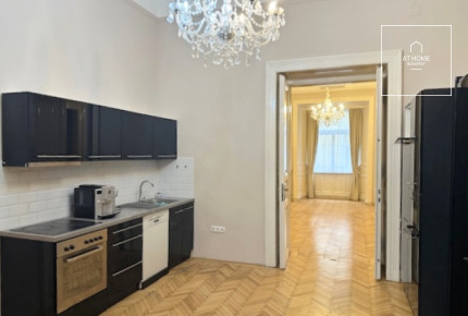 3 bedroom refurbished, classic apartment for sale in the 6th district of Budapest