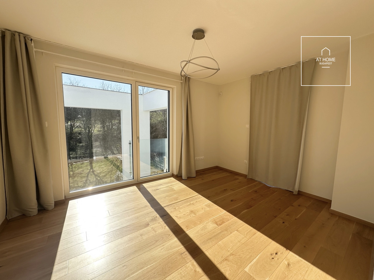 Minimalist-style 3-story family house in District III, Csúcshegy