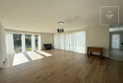 Minimalist-style 3-story family house in District III, Csúcshegy