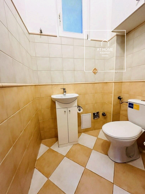 Renovated 124m² 3-bedroom apartment in the VI district, Terézváros