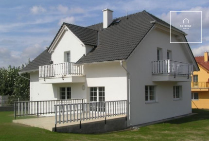 Prostorný dům, 7 místností, Pod Valem II., Průhonice