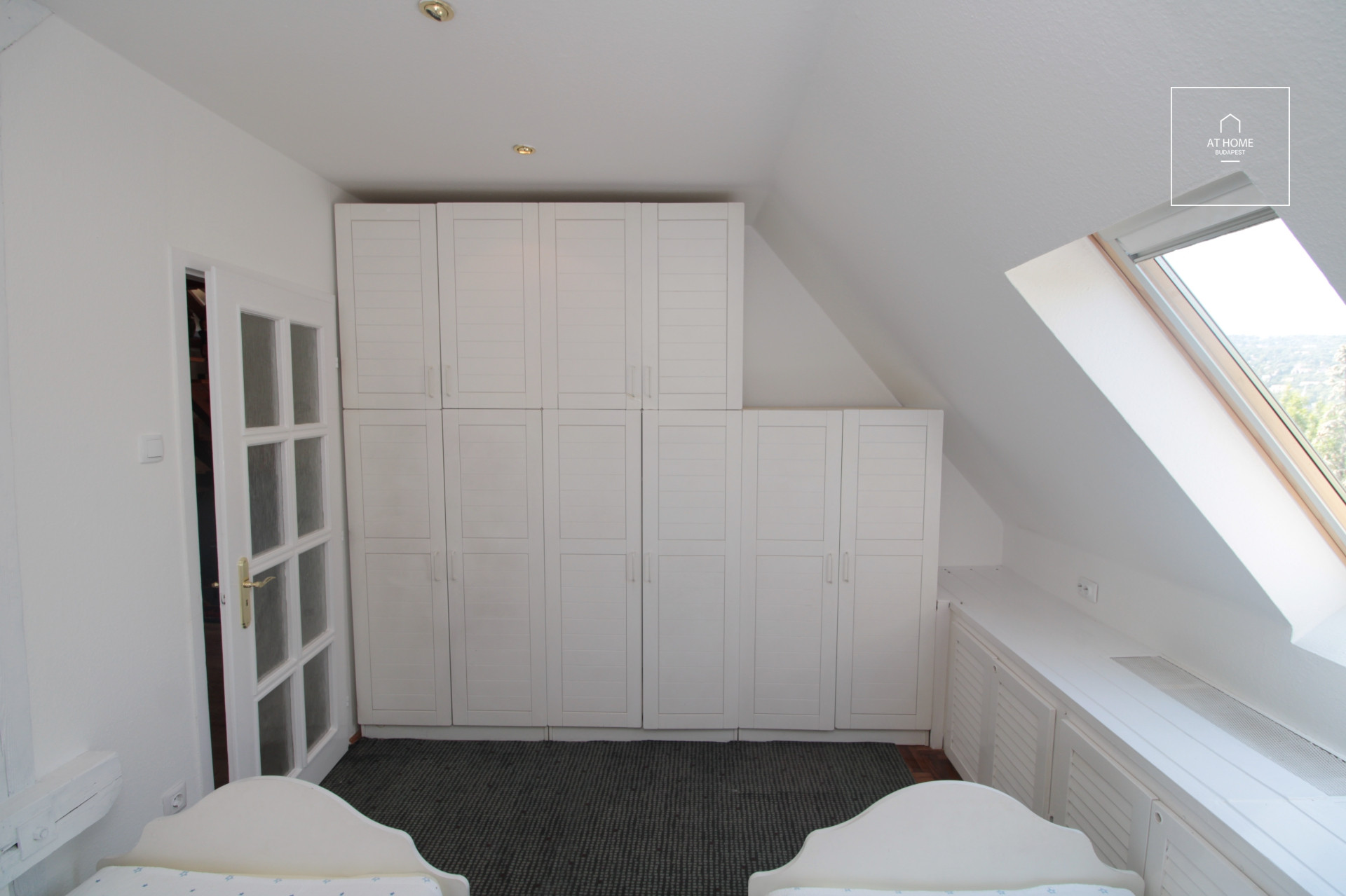 Charming rooftop apartment in villa for rent 2nd district Törökvész