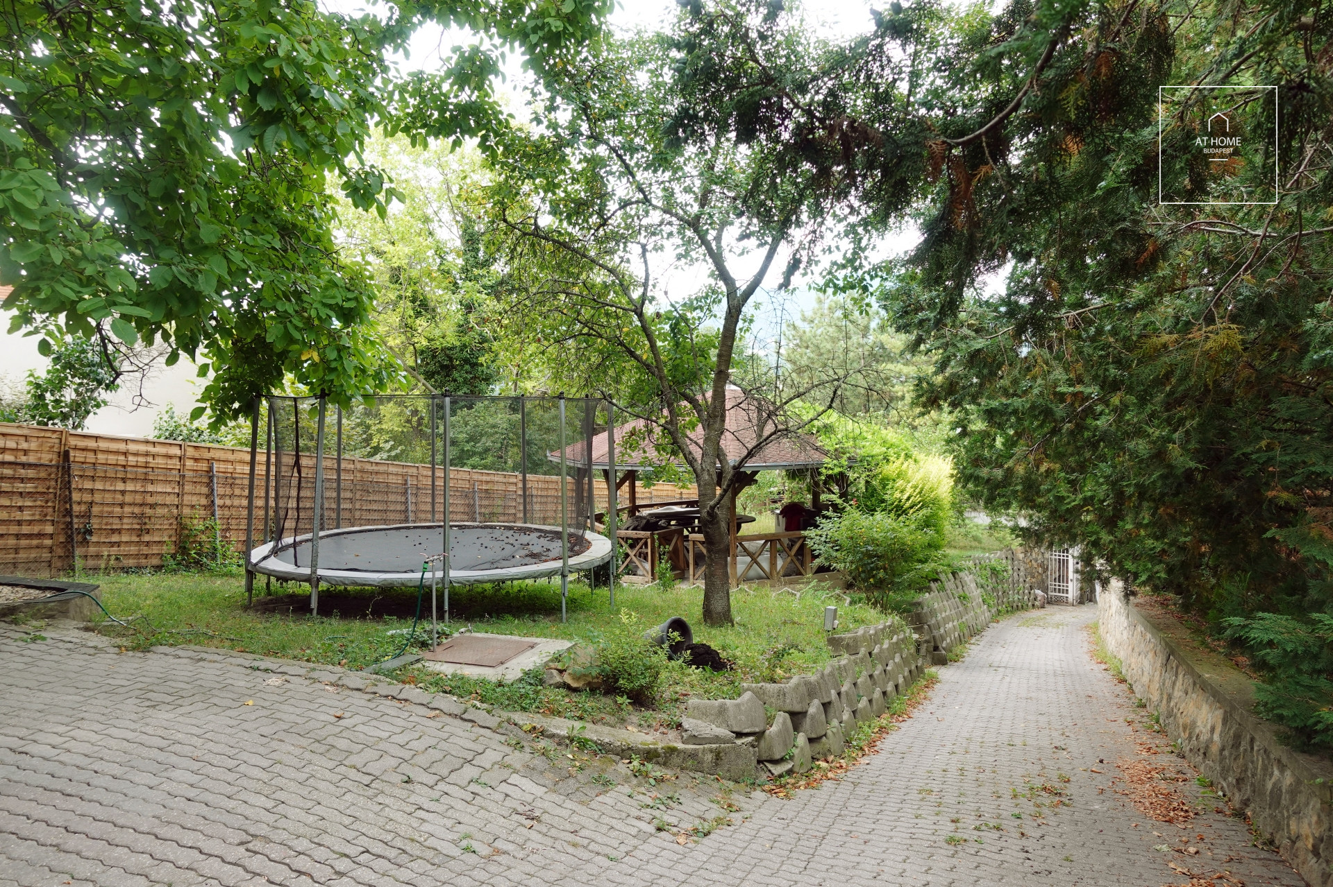 Charming rooftop apartment in villa for rent 2nd district Törökvész