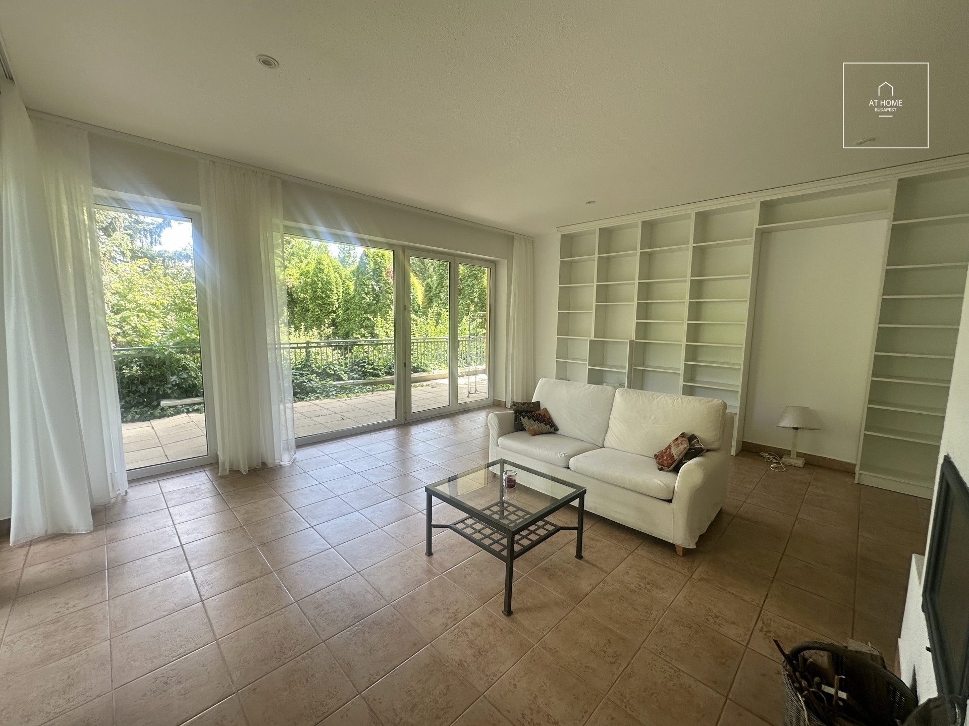 3 bedroom apartment with huge terrace and garden connecton for rent Budapest II. district, Szépilona