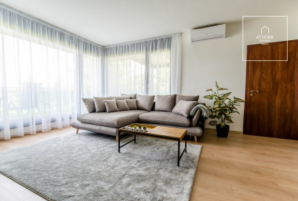 Panoramic apartment with huge terrace in Budapest, 13th district, Marina shore