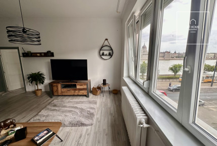 Renovated 80 sqm panoramic-view apartment in District II, Víziváros