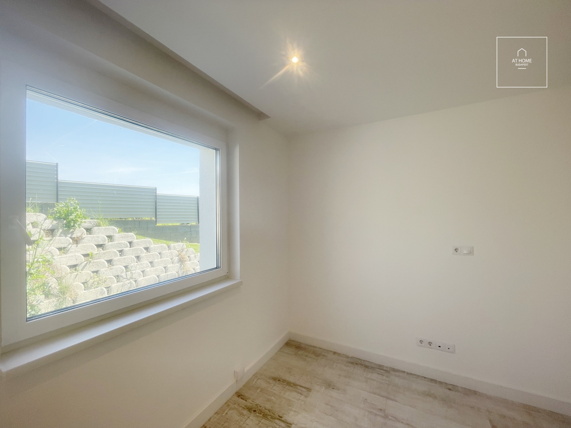 Újépítésű kertkapcsolatos lakás eladó Budapest XI. kerület, Hosszúrét