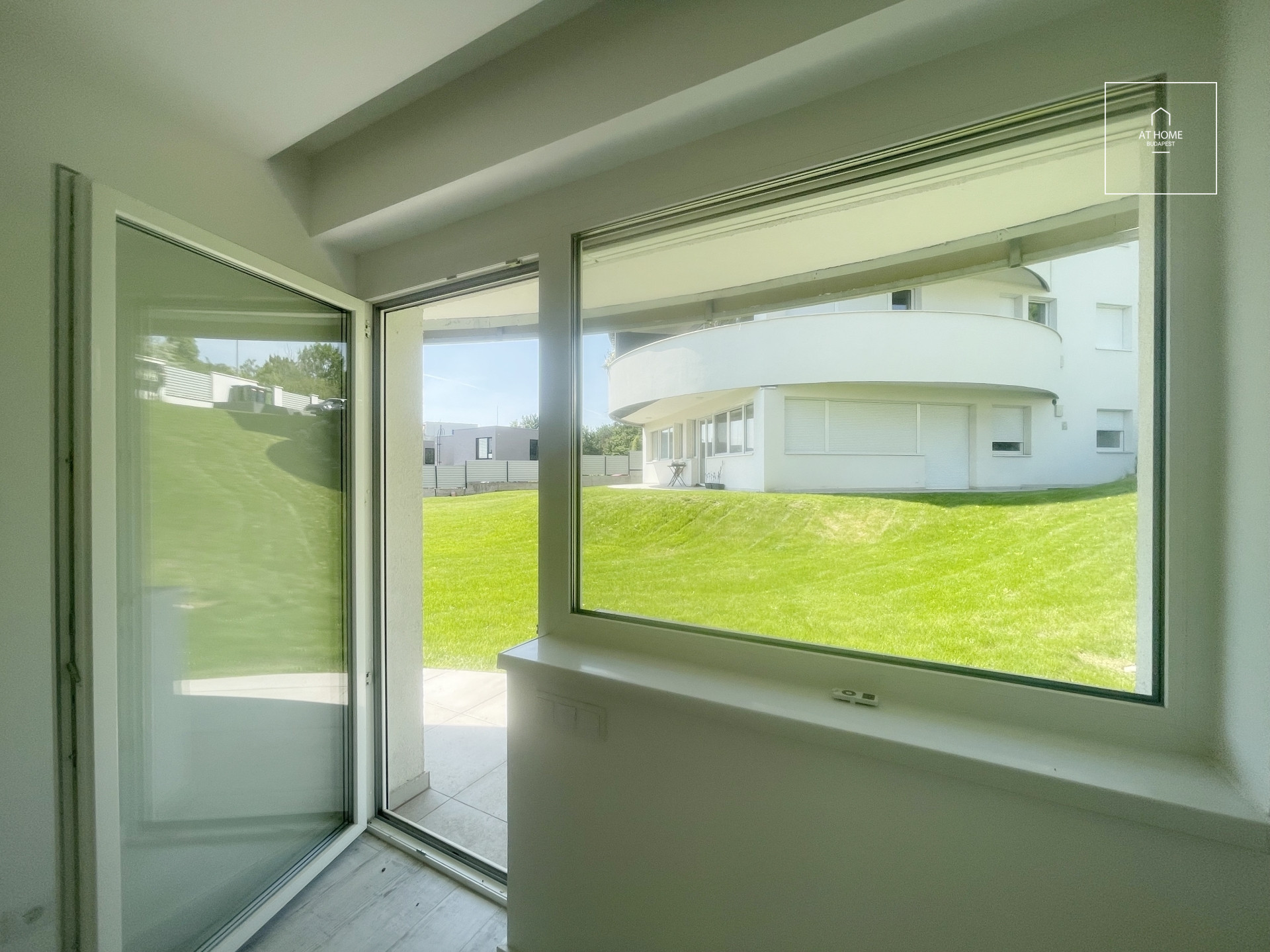 Újépítésű kertkapcsolatos lakás eladó Budapest XI. kerület, Hosszúrét