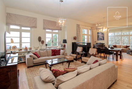 Eladó panorámás villalakás Budapesten, a  XII. kerületben, Istenhegyen