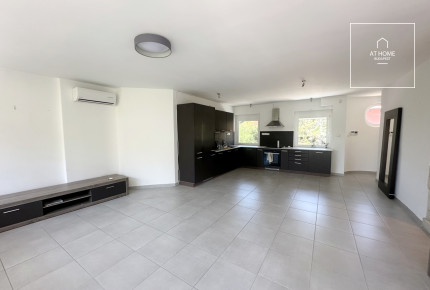 Renovated 4-storey, 4-bedroom townhouse in District II, Zöldmál