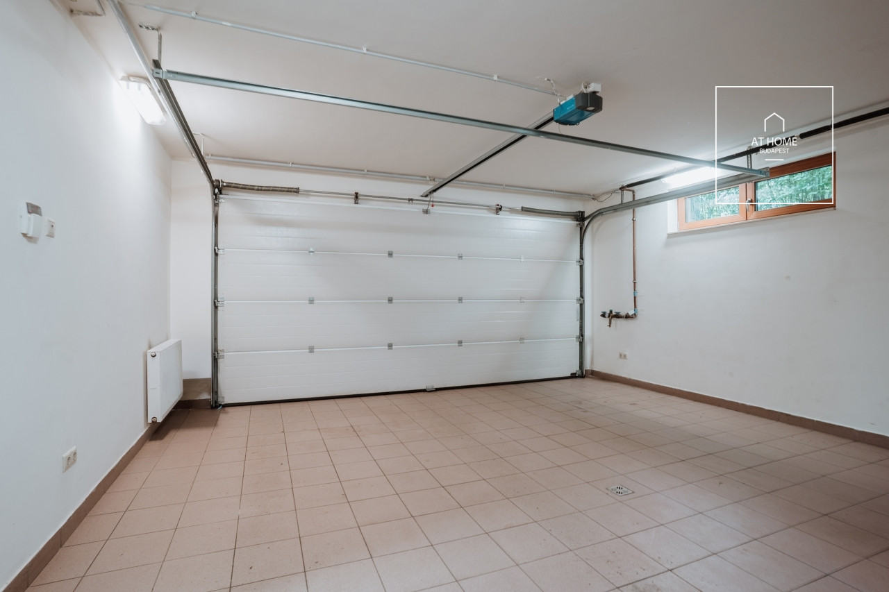 Two-storey family house in a green residential area in District II/A, Adyliget