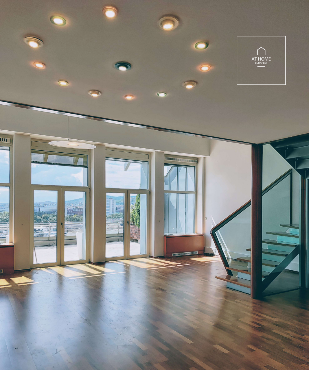 182 sqm panoramic apartment with 2 bedrooms in District IX, Millennial City Center