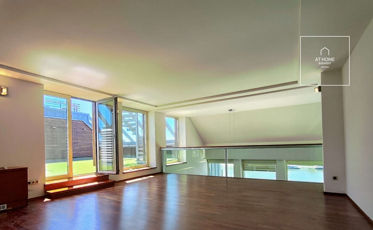 182 sqm panoramic apartment with 2 bedrooms in District IX, Millennial City Center