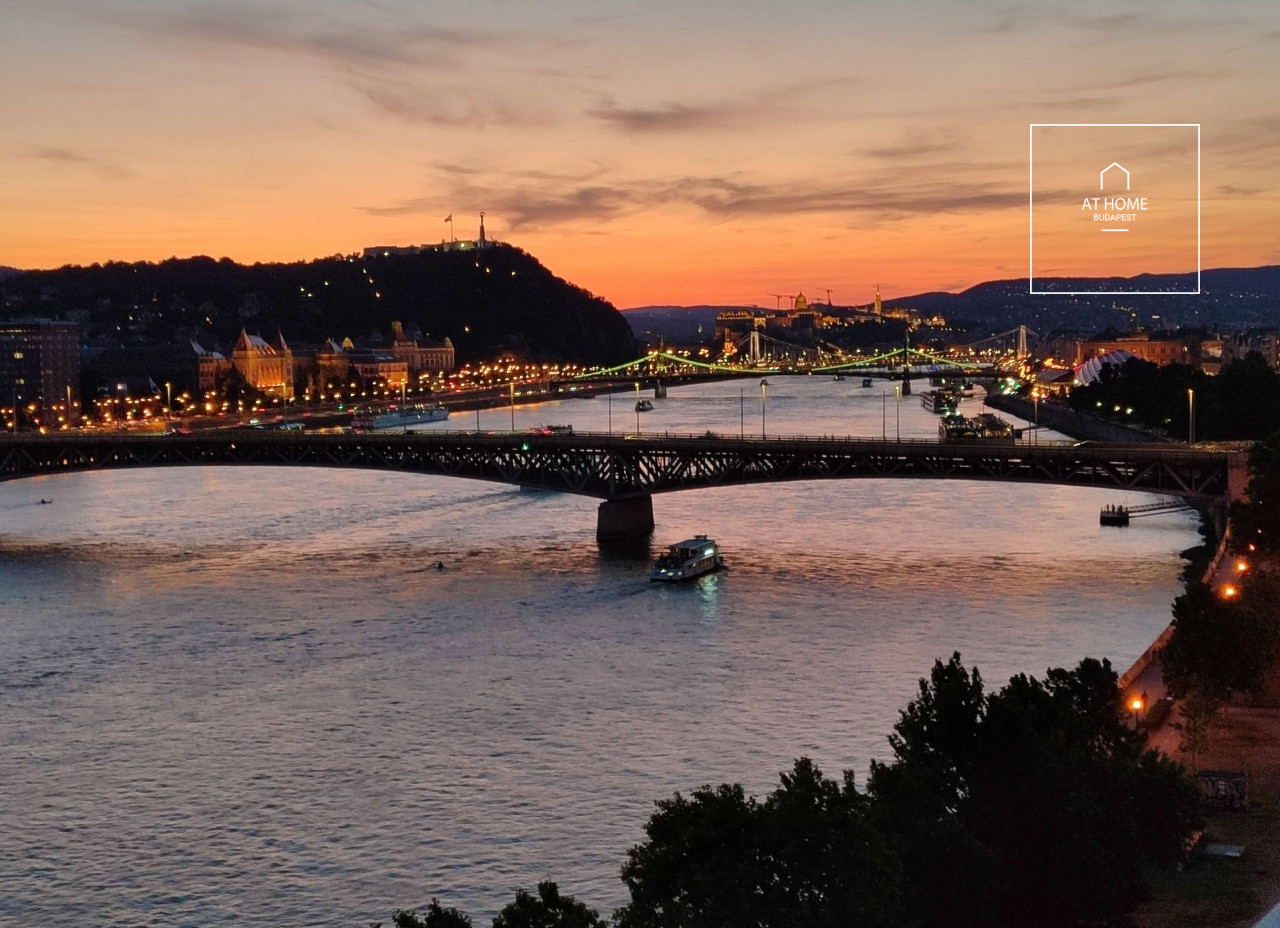 182 sqm panoramic apartment with 2 bedrooms in District IX, Millennial City Center