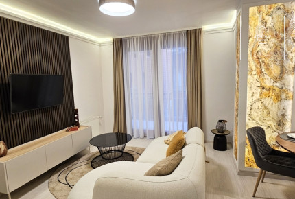 2-bedroom apartment with a large balcony in District VI, Terézváros