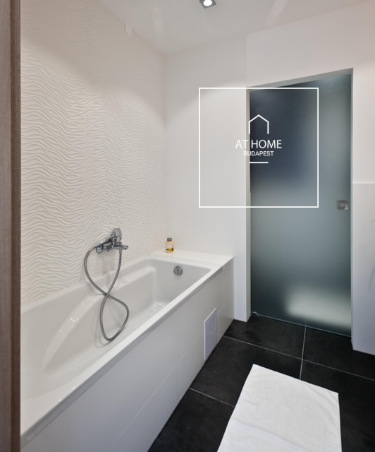 2-Bedroom Apartment with Balcony in District IX, Inner Ferencváros