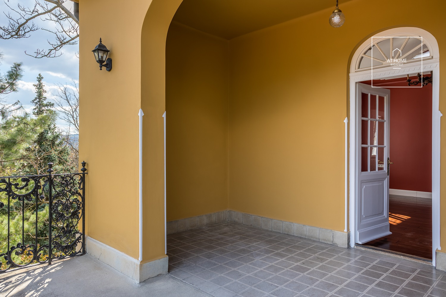 Felújított villalakás kiadó a II. kerületben, Szemlőhegyen