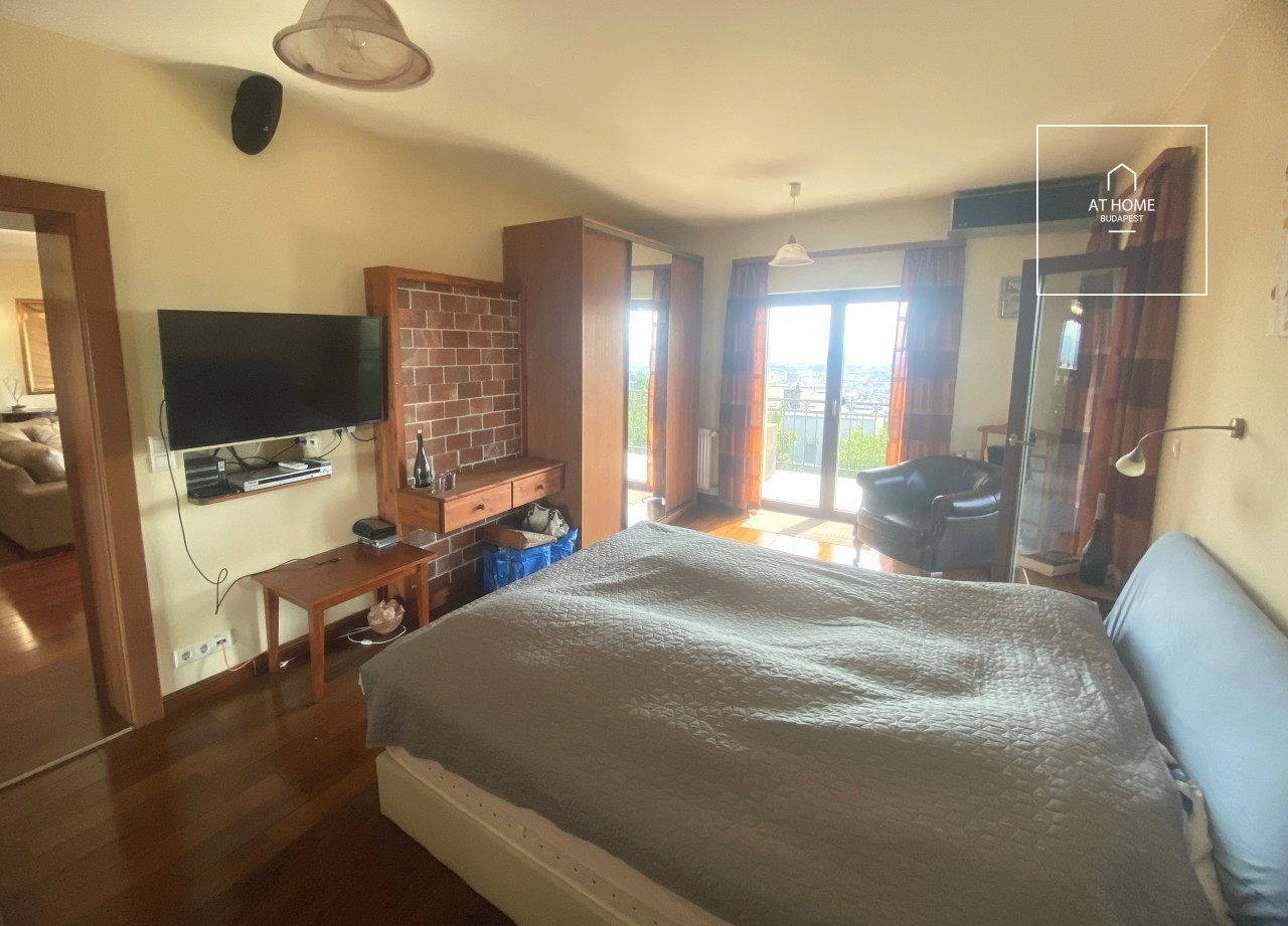 Városi panorámás 350nm-es családi ház gondozott kerttel XII. kerület, Mártonhegy