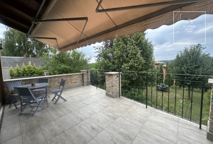 Mediterranean-Style Family Home with Panoramic Views in Pesthidegkút