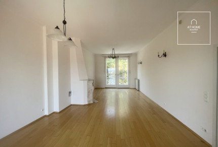 91 sqm, 2-bedroom apartment with stunning panoramic views in District I, Víziváros