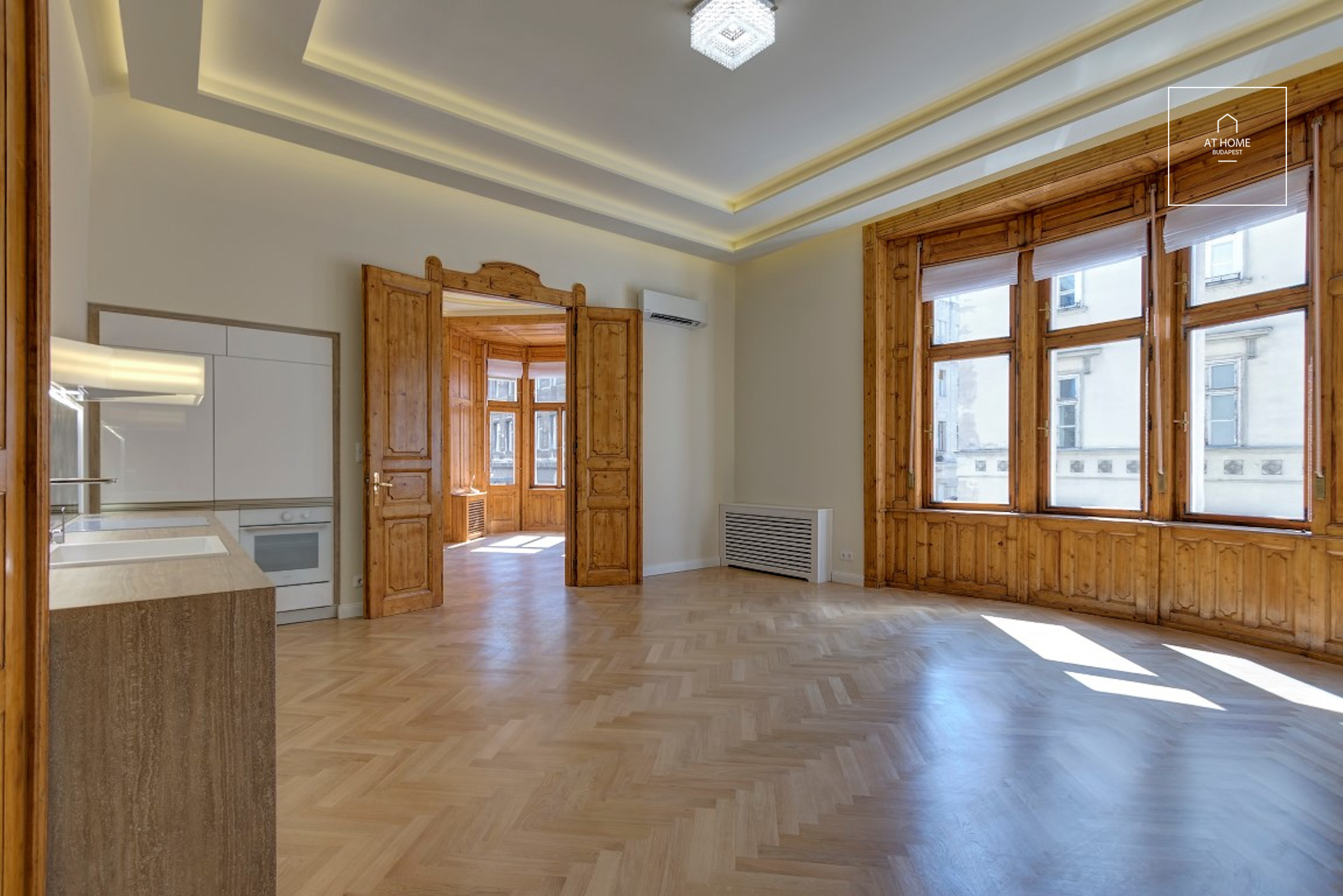 Stunning corner flat in the city centre