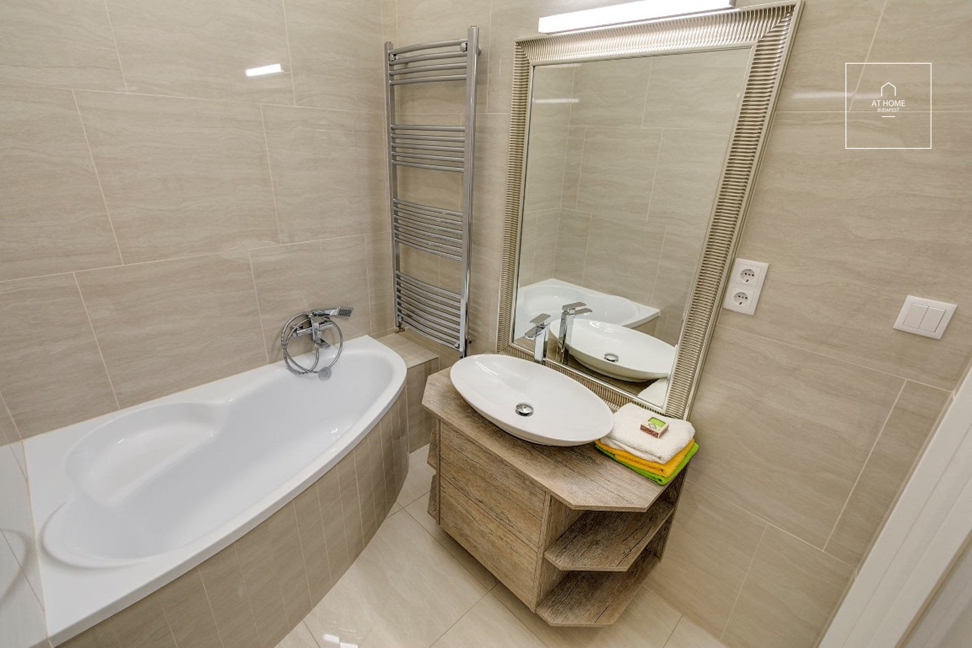 Stunning corner flat in the city centre