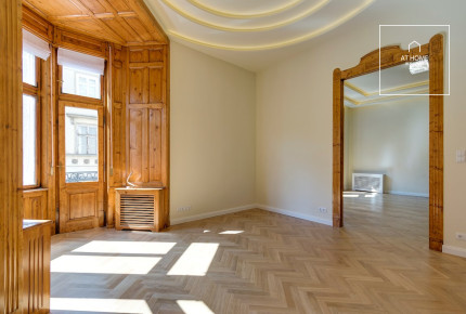 Stunning corner flat in the city centre