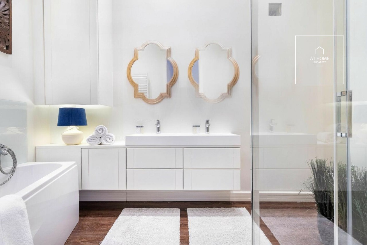 Renovated 115 sqm, 2-bedroom apartment for rent in District 5, Lipótváros