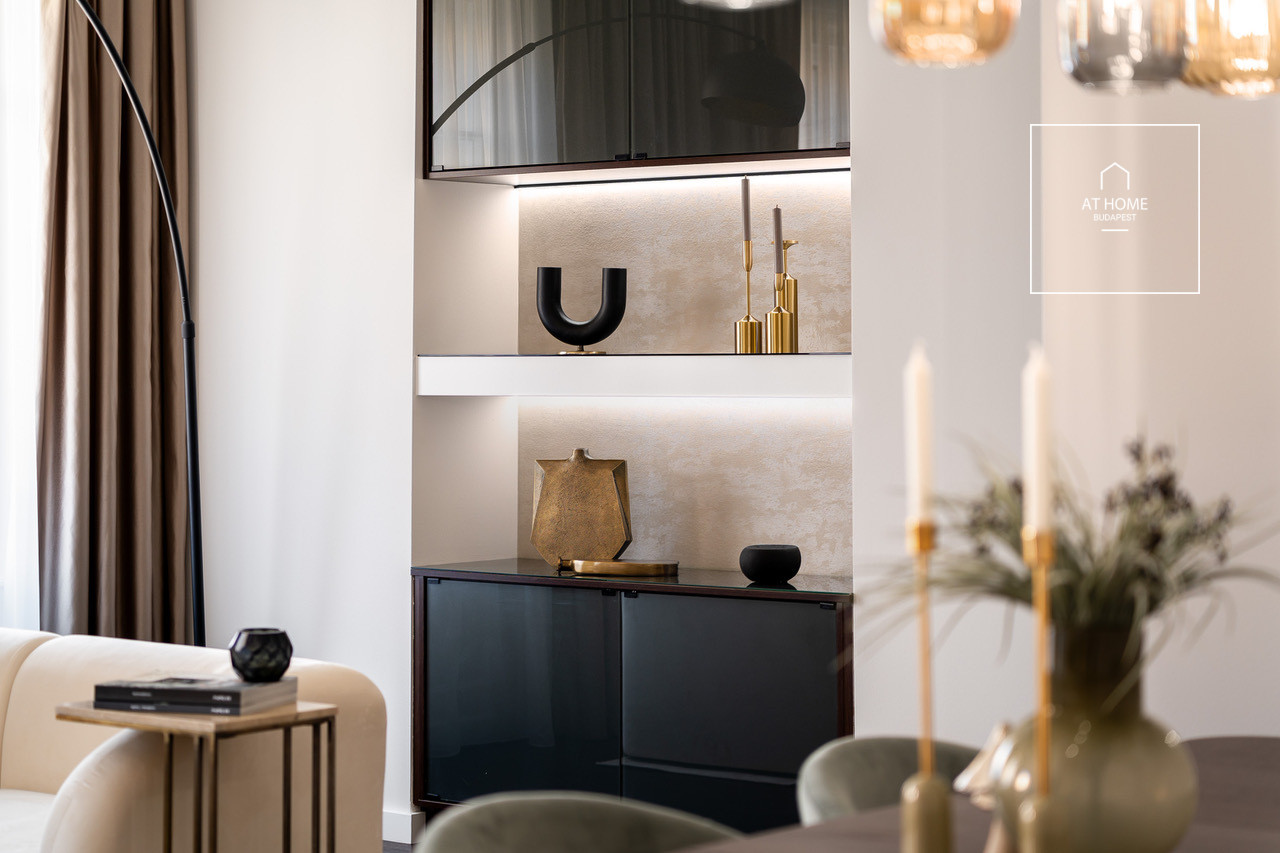Renovated 120 sqm 2-Bedroom Apartment in District V, Lipótváros