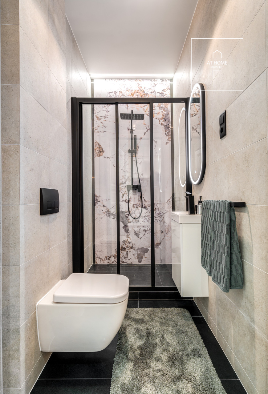 Renovated 120 sqm 2-Bedroom Apartment in District V, Lipótváros