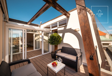 Luxurious, fully furnished 4bedroom apartment with a charming view. Nové Město