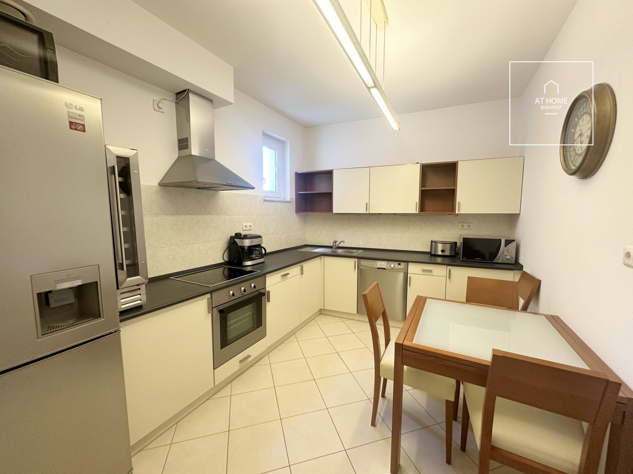 72 sqm 2-bedroom apartment with a terrace in District II, Országút