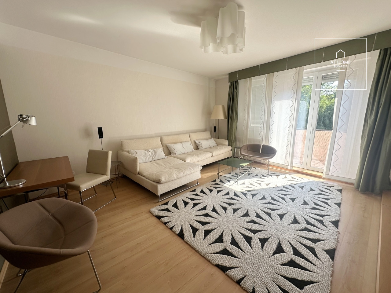 72 sqm 2-bedroom apartment with a terrace in District II, Országút