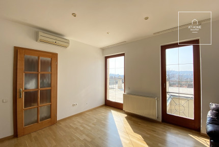 Ground-floor, 82 sqm, two-bedroom apartment with a spacious terrace in Budapest’s 1st district