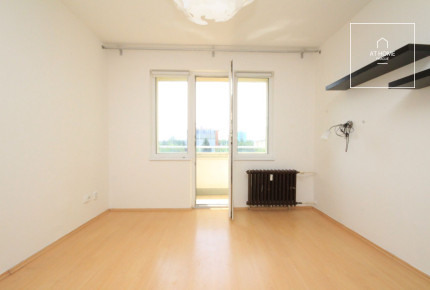 Hezký částečně zařízený byt 2+kk s lodžií, Strašnice