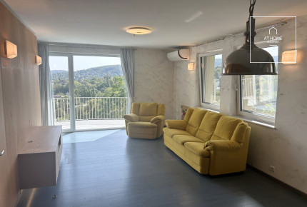 Renovated 108 sqm panoramic apartment with balcony in District II