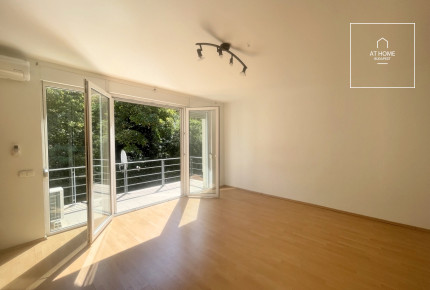 A Vár szomszédságában, Budapest 1. kerületében eladó egy hangulatos erkélyes lakás