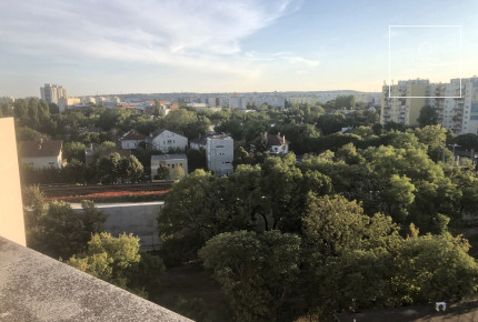 Top-Floor Apartment with Panoramic Views and 25 m² Terrace in District XI