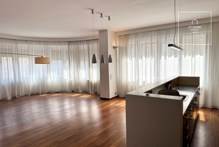 Renovated panoramic corner apartment in the city center, District V