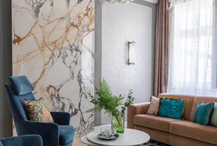 Frissen felújított és bútorozott belvárosi panorámás lakás